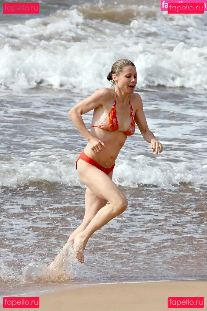 Julie Bowen Onlyfans Photo Gallery 