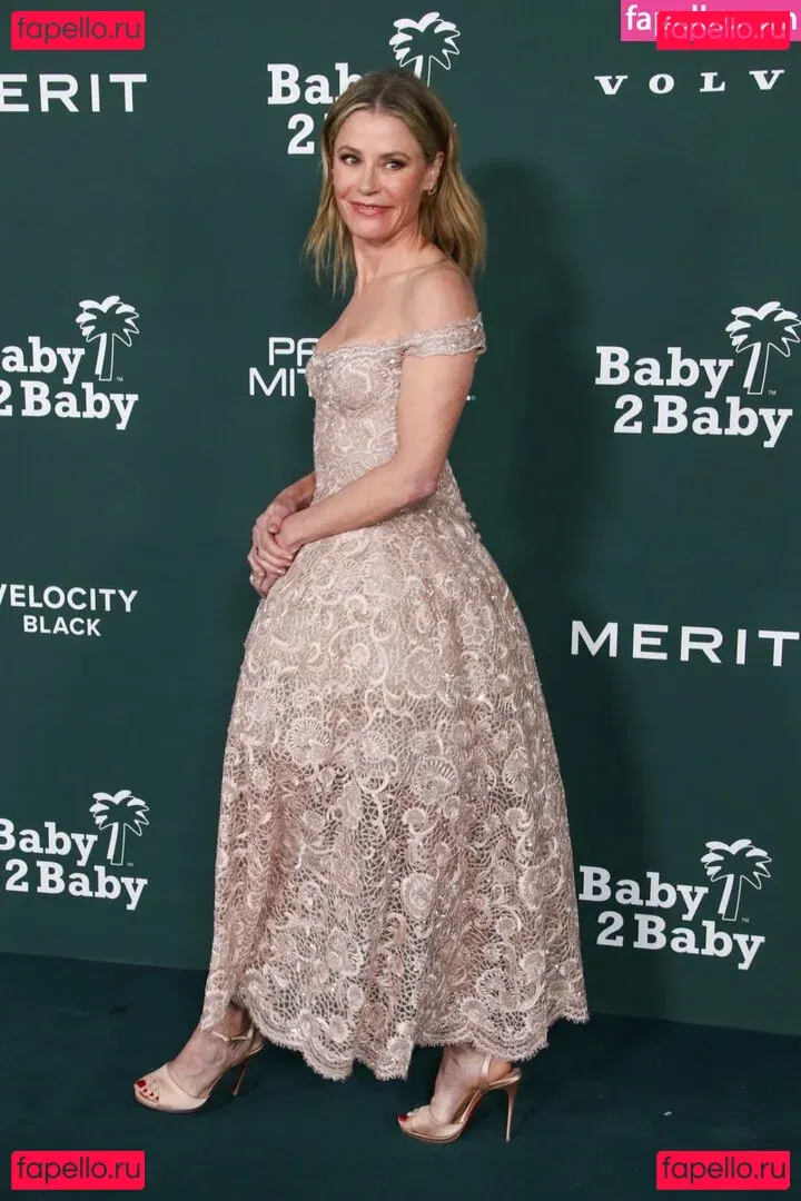 Julie Bowen Onlyfans Photo Gallery 