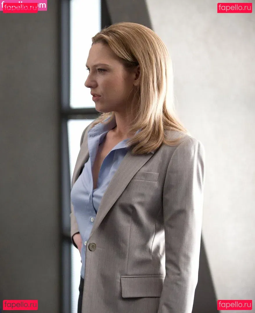 Anna Torv Onlyfans Photo Gallery 