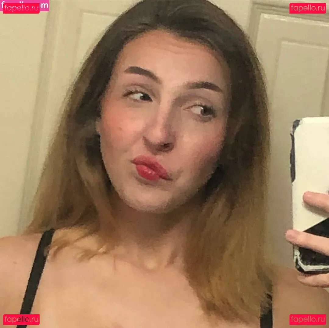 mxssmiaa Onlyfans Photo Gallery 