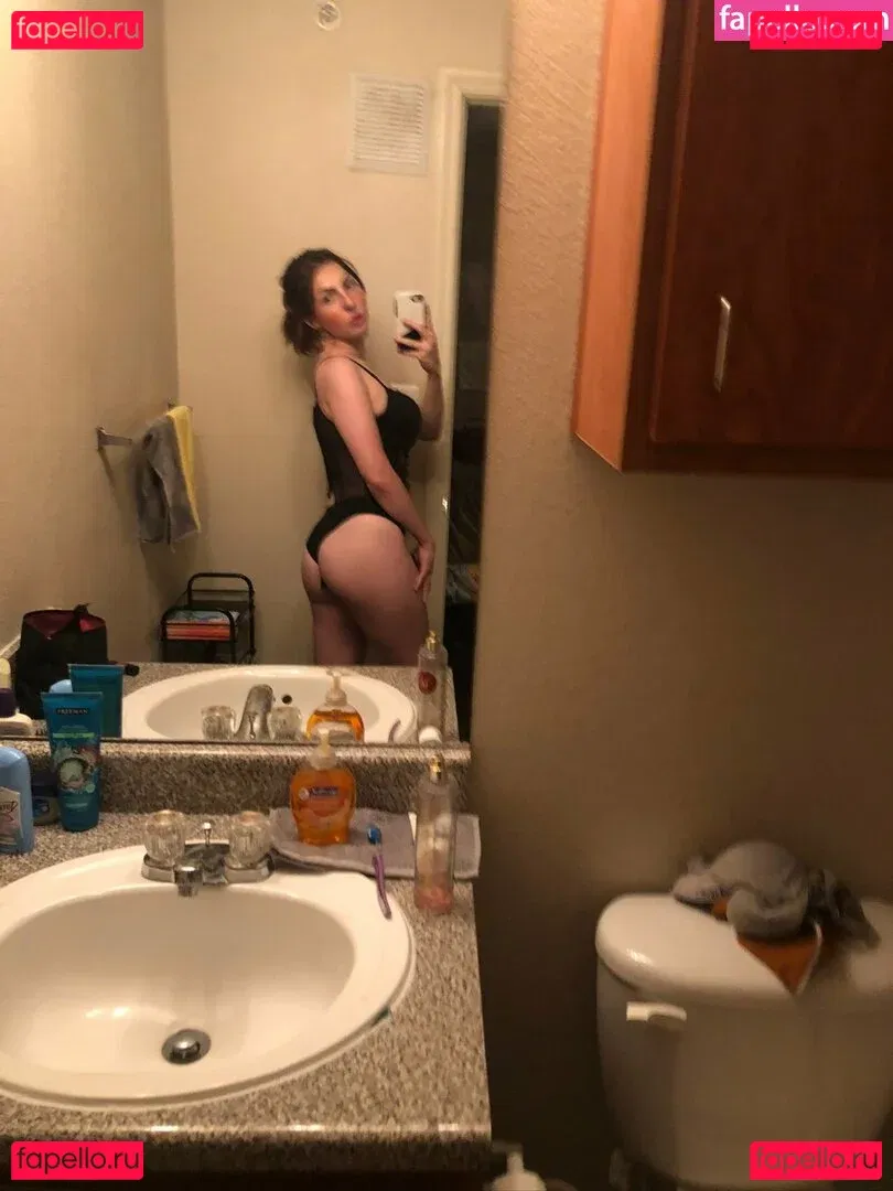 mxssmiaa Onlyfans Photo Gallery 