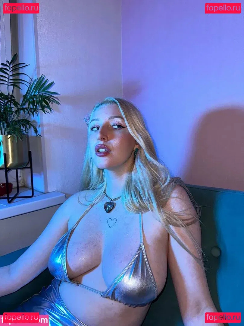 Alice Warmheart Onlyfans Photo Gallery 