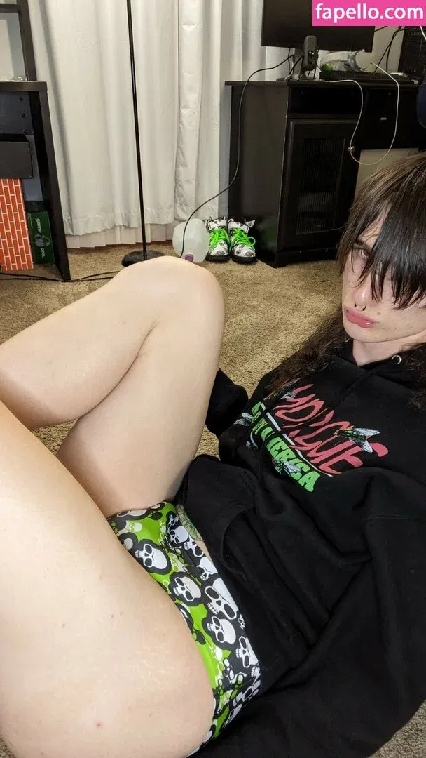 Punkskinwalker Onlyfans Photo Gallery 