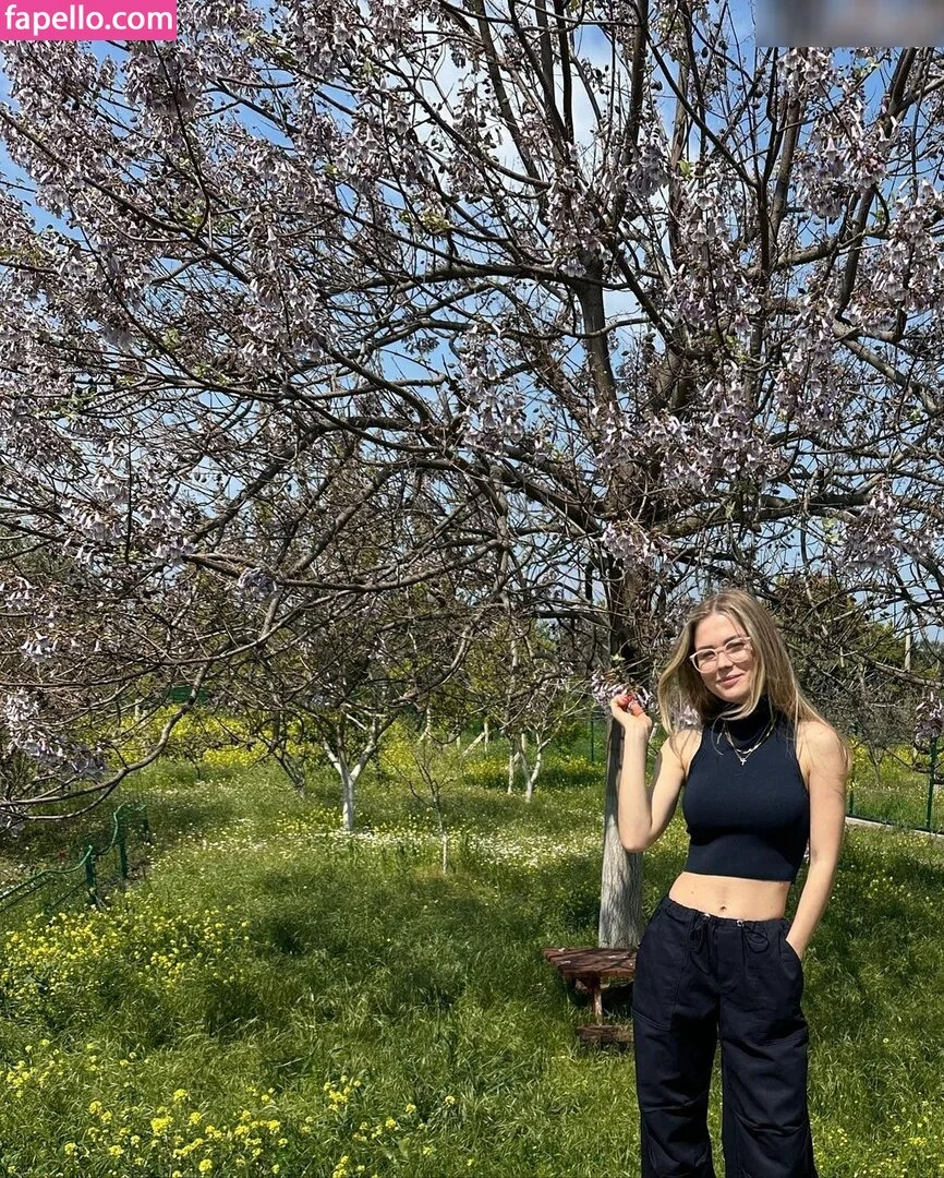 Lizi Asmr Onlyfans Photo Gallery 