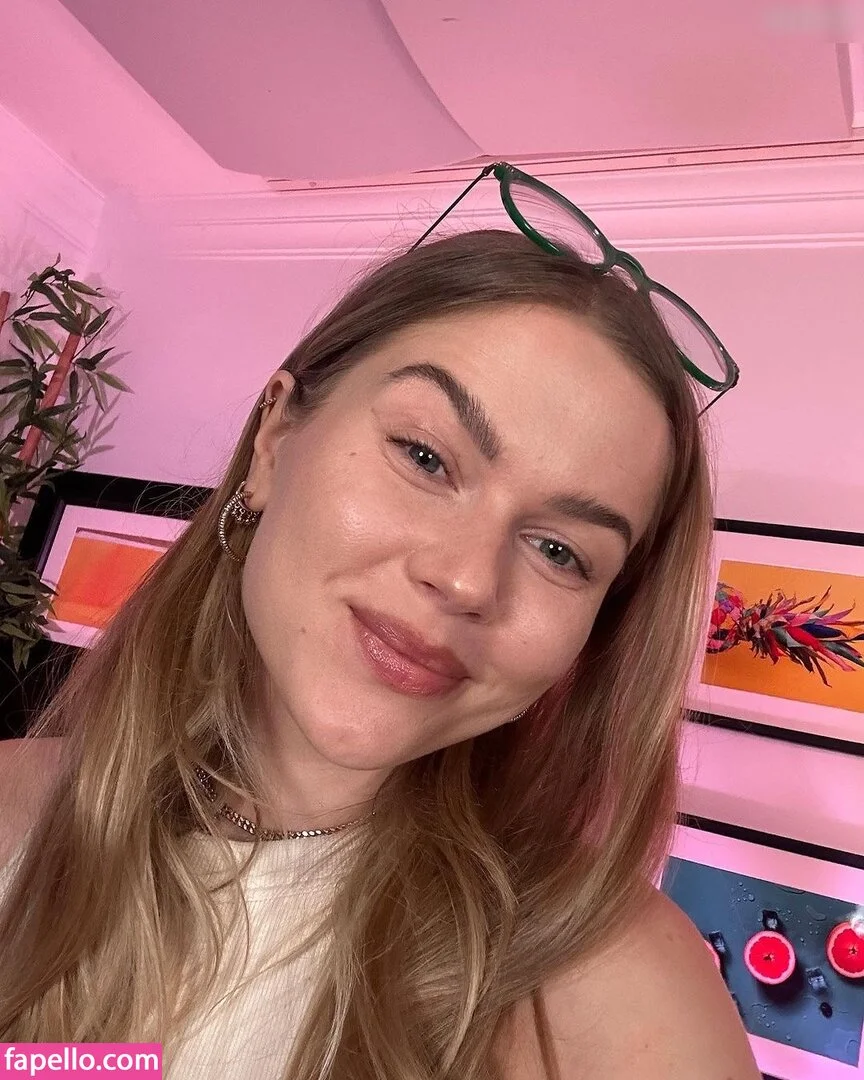 Lizi Asmr Onlyfans Photo Gallery 
