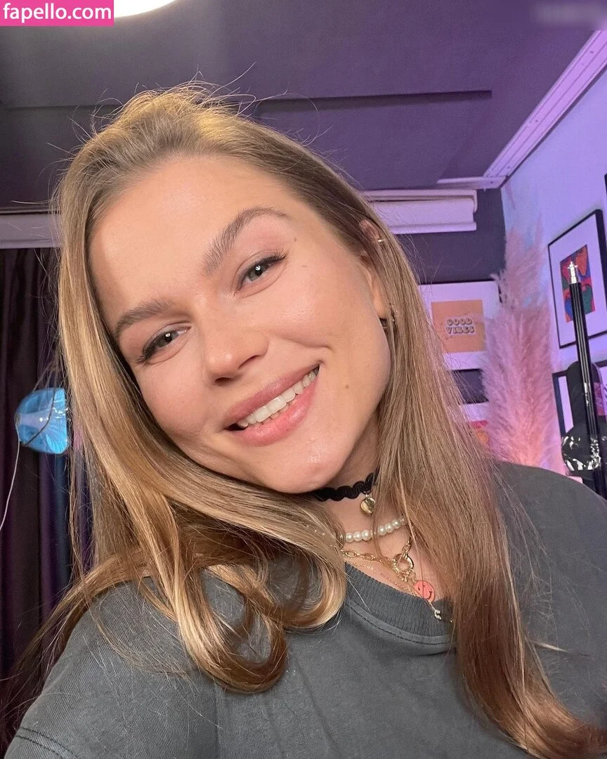 Lizi Asmr Onlyfans Photo Gallery 