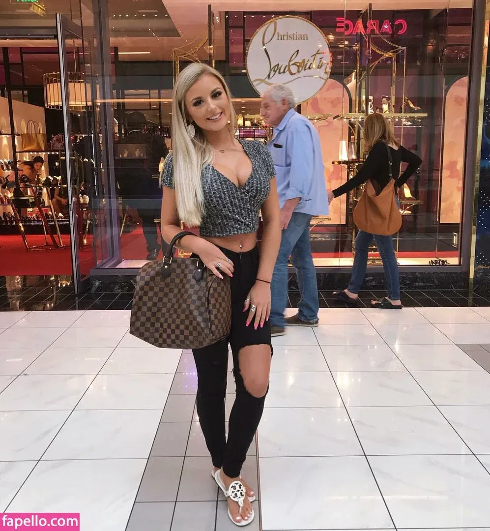 Ashlyn Sharp Onlyfans Photo Gallery 