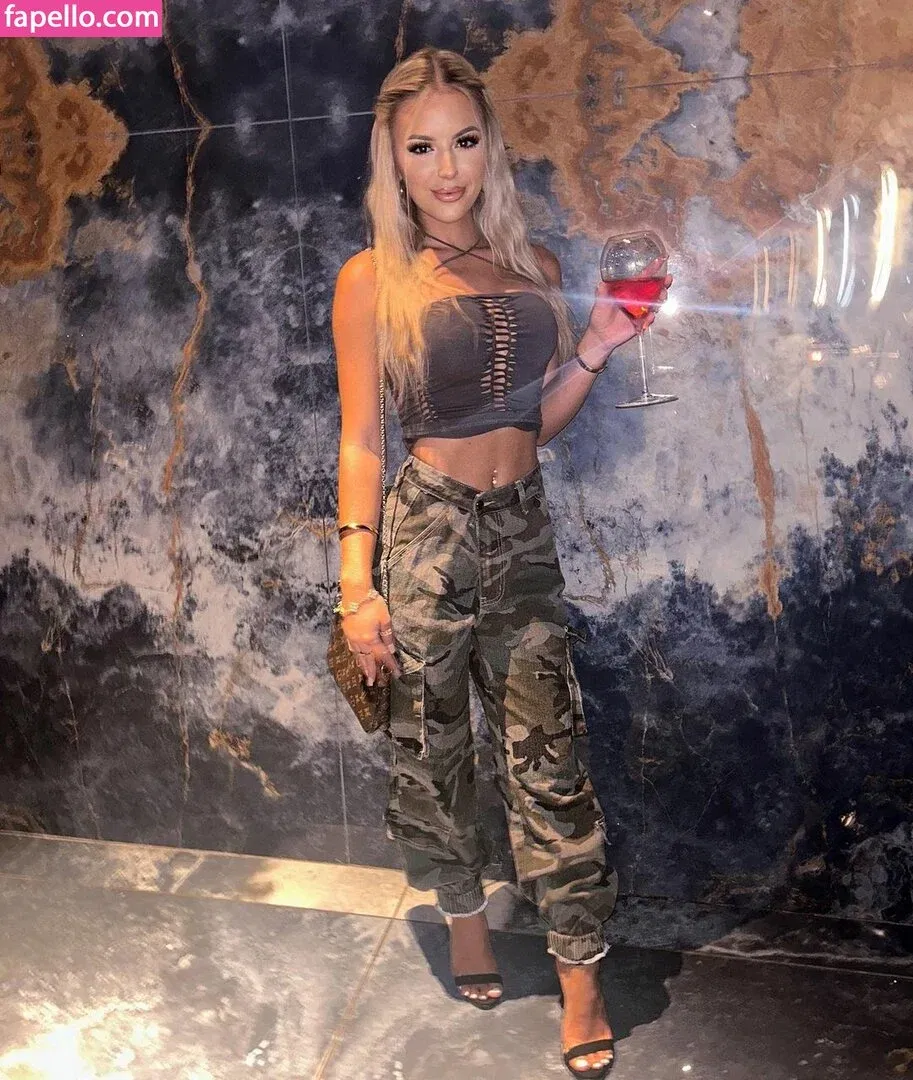 Ashlyn Sharp Onlyfans Photo Gallery 