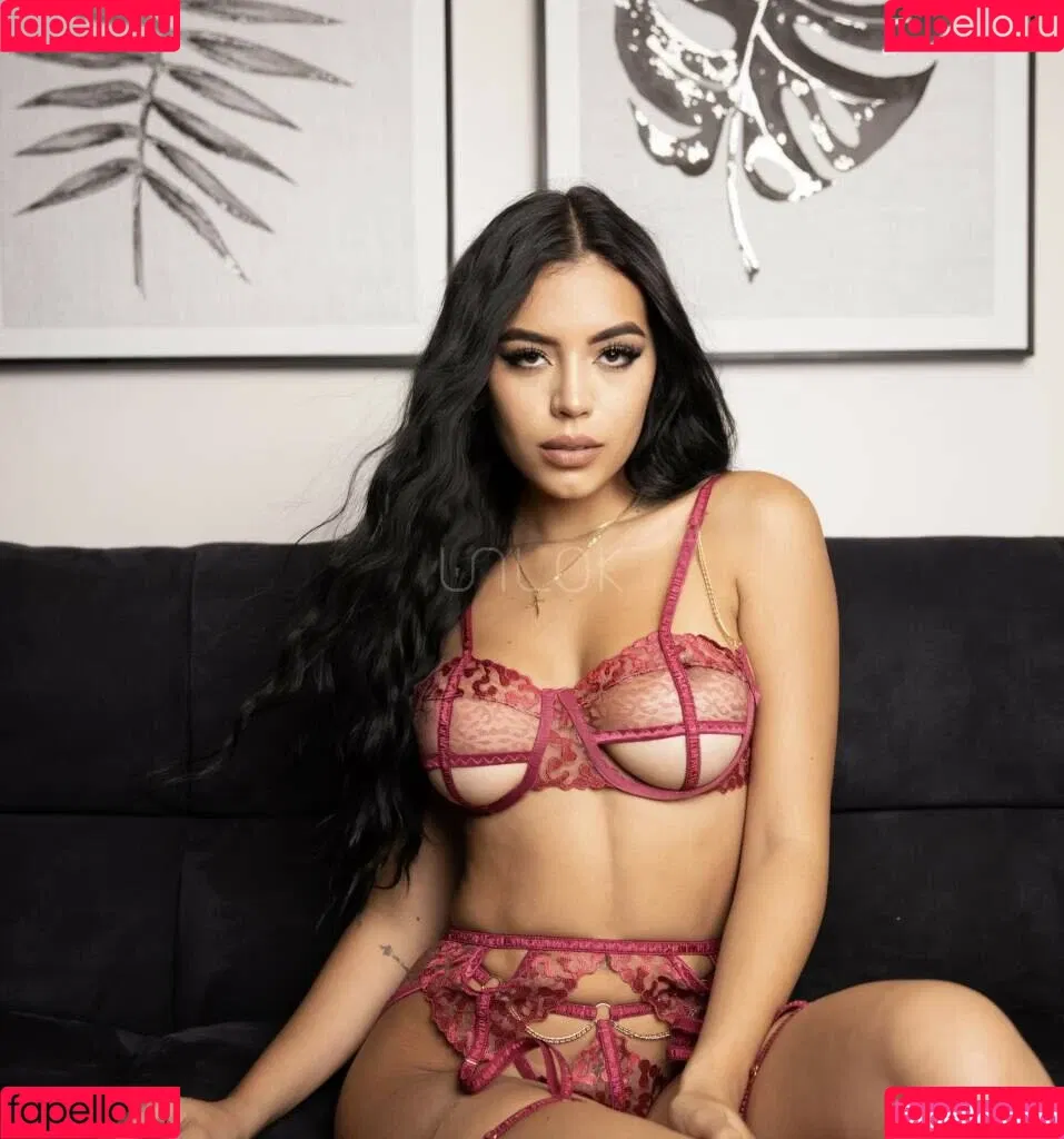 emilymatutt Onlyfans Photo Gallery 