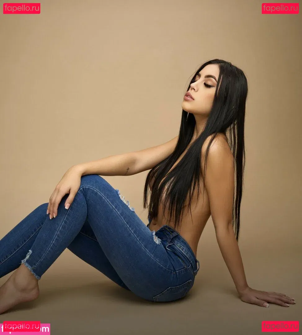 emilymatutt Onlyfans Photo Gallery 