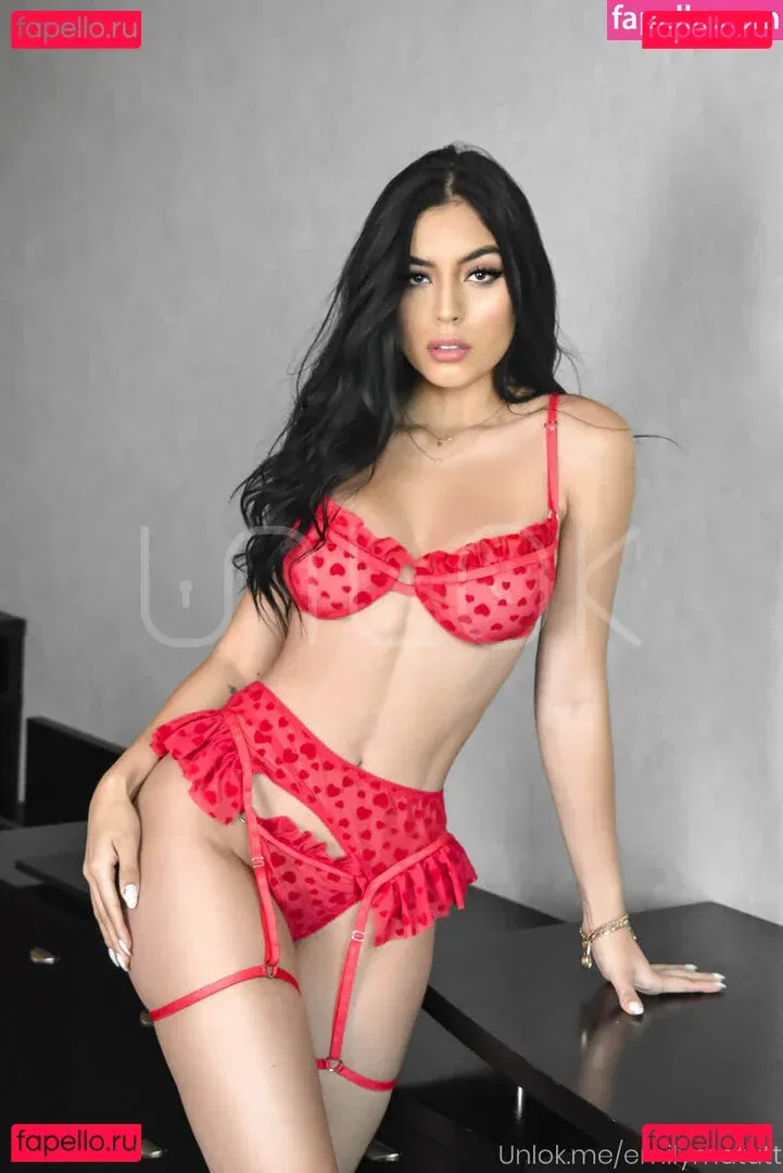 emilymatutt Onlyfans Photo Gallery 