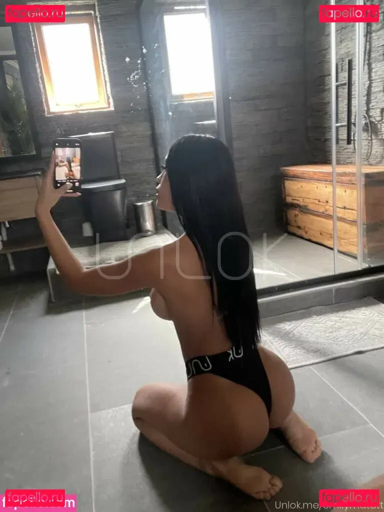 emilymatutt Onlyfans Photo Gallery 