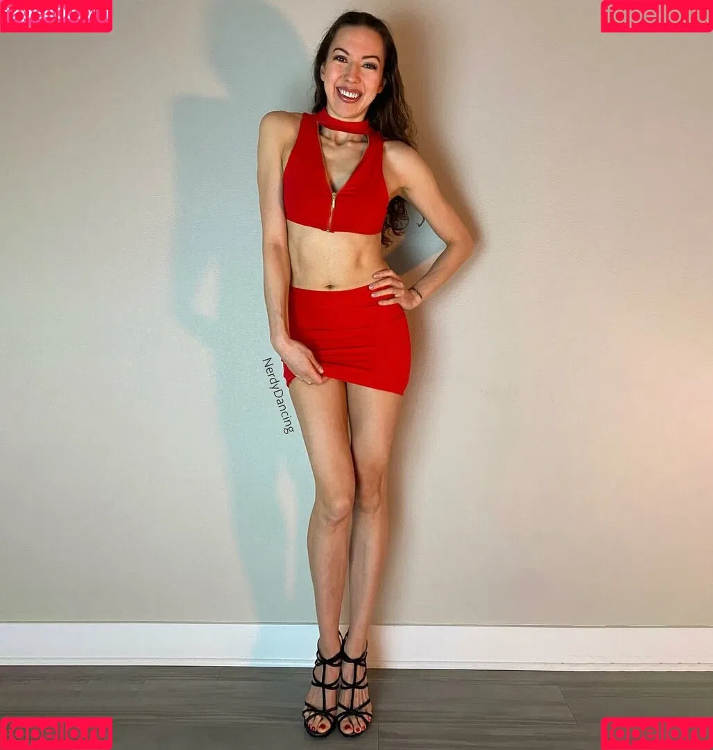 Nerdy Dancing Onlyfans Photo Gallery 