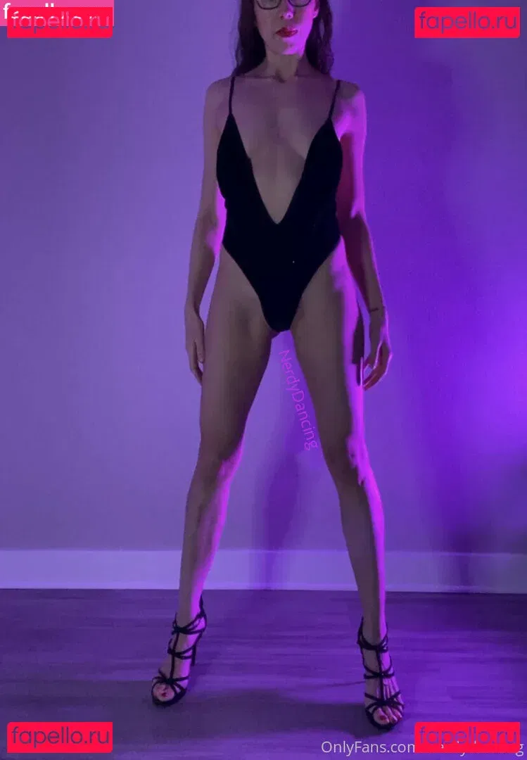 Nerdy Dancing Onlyfans Photo Gallery 