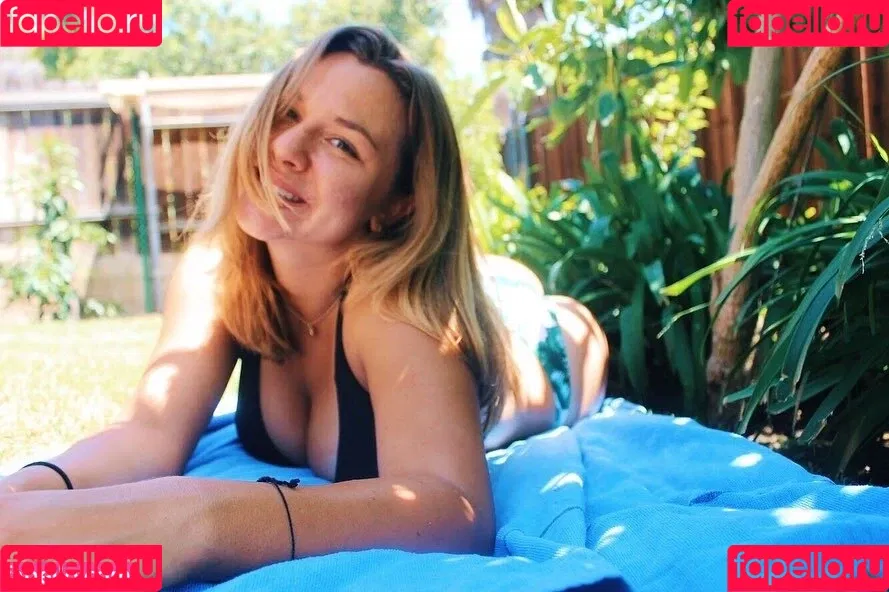 Julia G Onlyfans Photo Gallery 