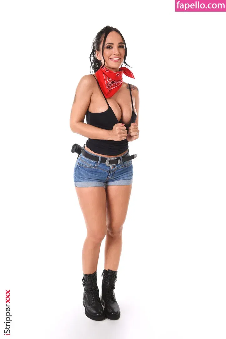 Claudia Bavel Onlyfans Photo Gallery 