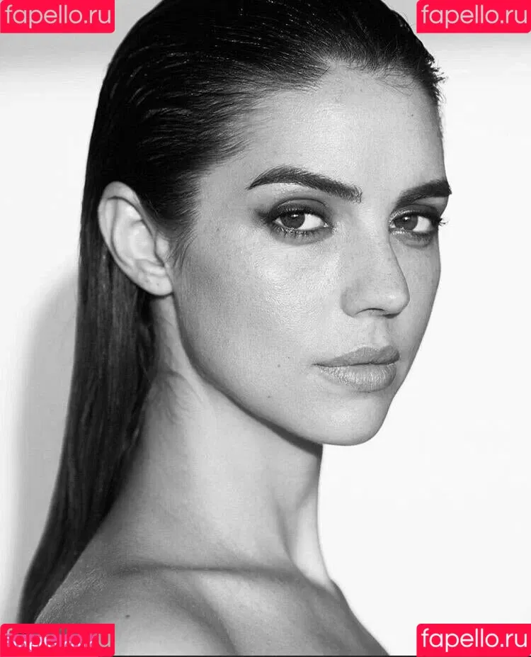 Adelaide Kane Onlyfans Photo Gallery 