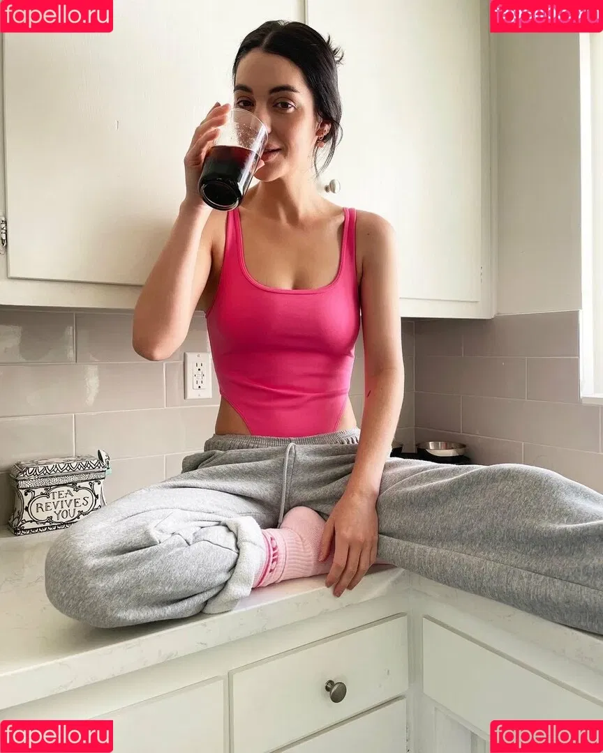 Adelaide Kane Onlyfans Photo Gallery 
