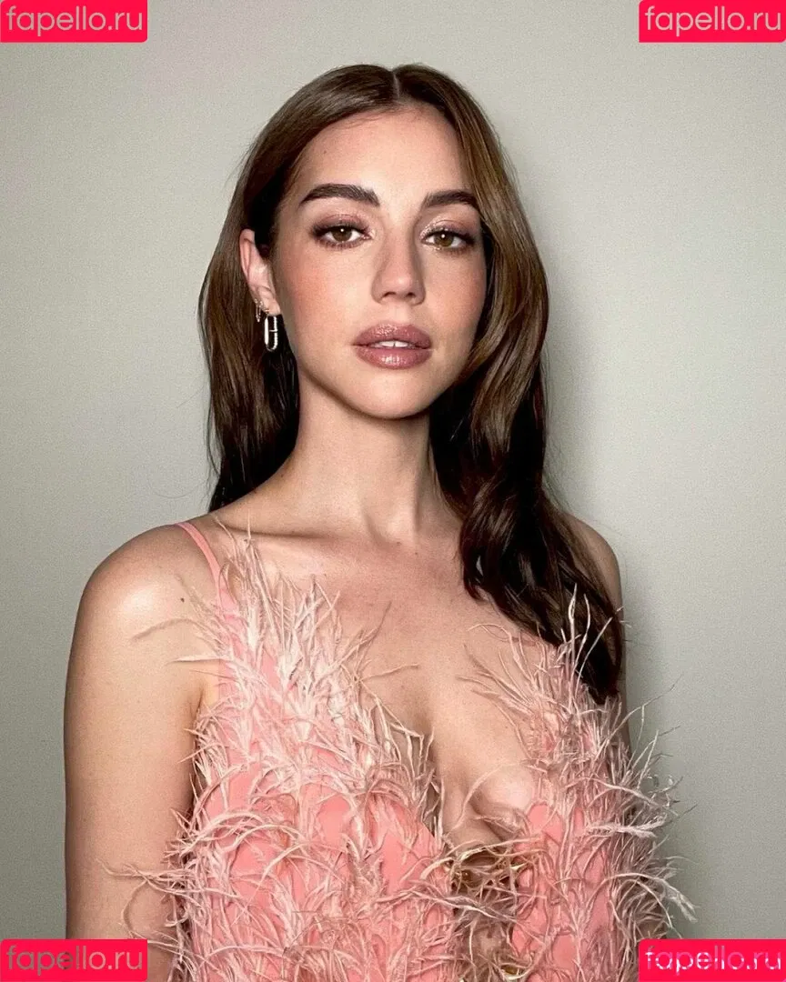 Adelaide Kane Onlyfans Photo Gallery 