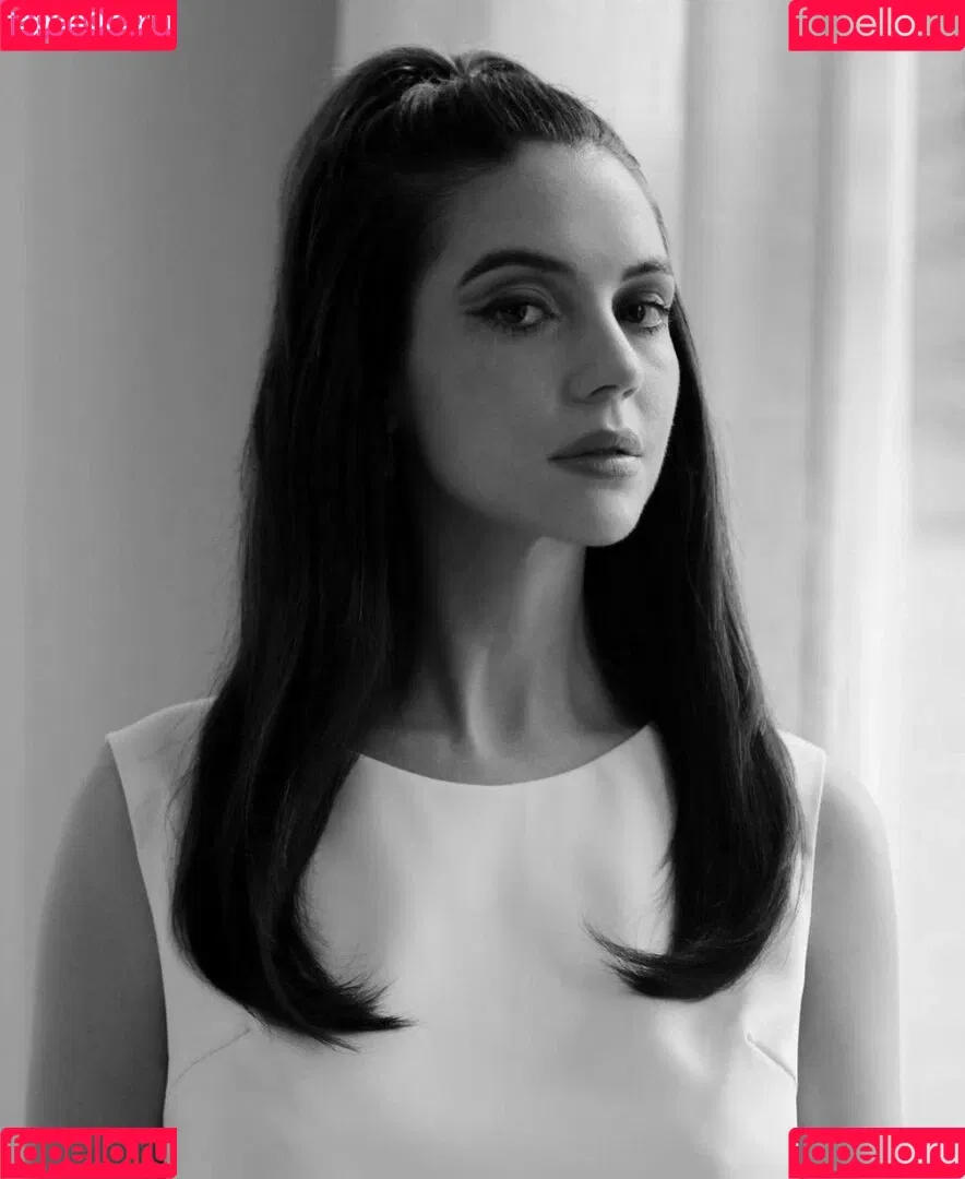 Adelaide Kane Onlyfans Photo Gallery 