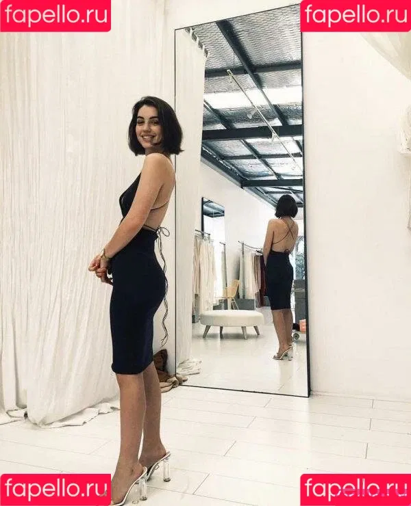 Adelaide Kane Onlyfans Photo Gallery 