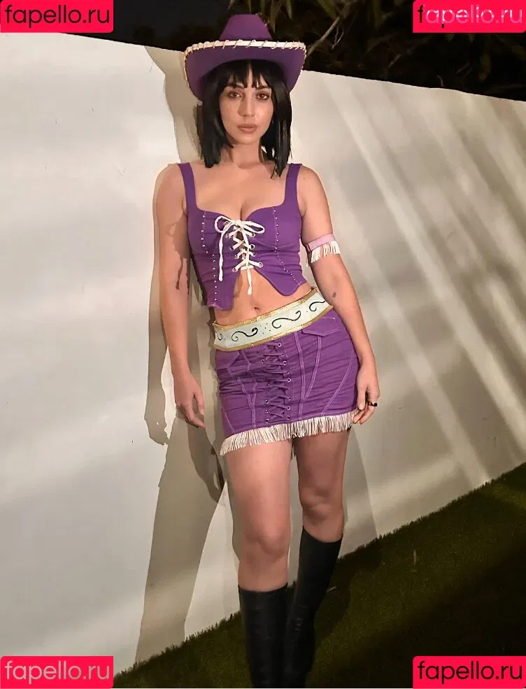 Adelaide Kane Onlyfans Photo Gallery 