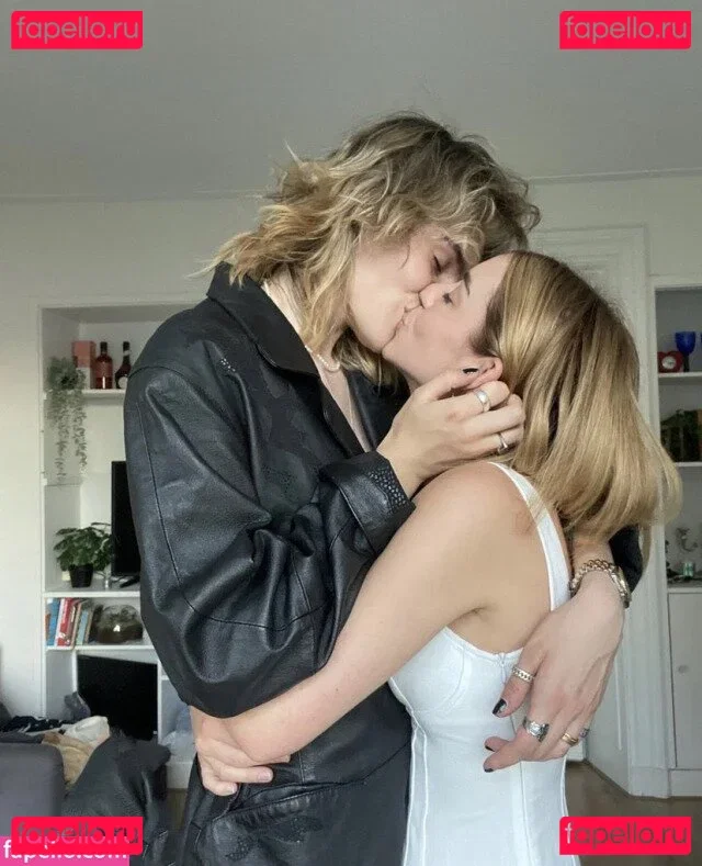 Adelaide Kane Onlyfans Photo Gallery 