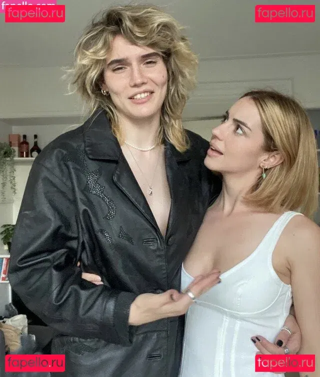 Adelaide Kane Onlyfans Photo Gallery 