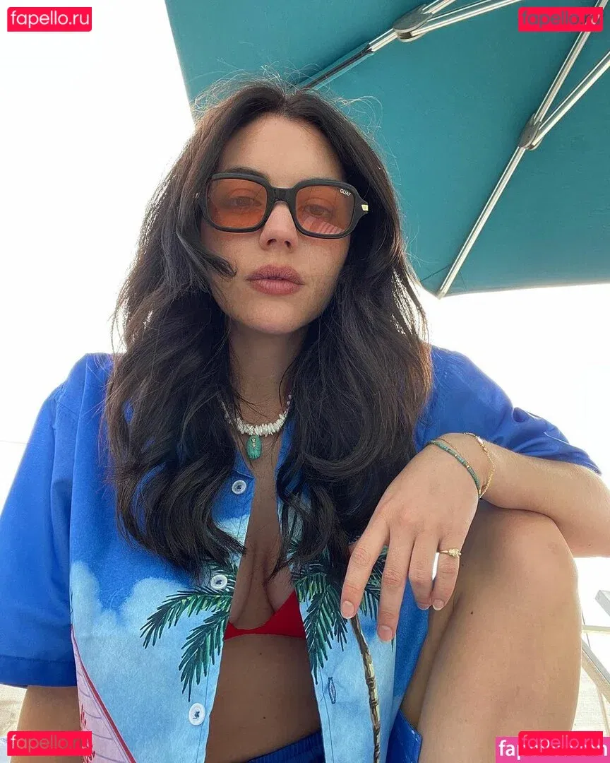 Adelaide Kane Onlyfans Photo Gallery 