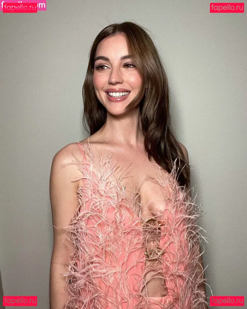 Adelaide Kane Onlyfans Photo Gallery 