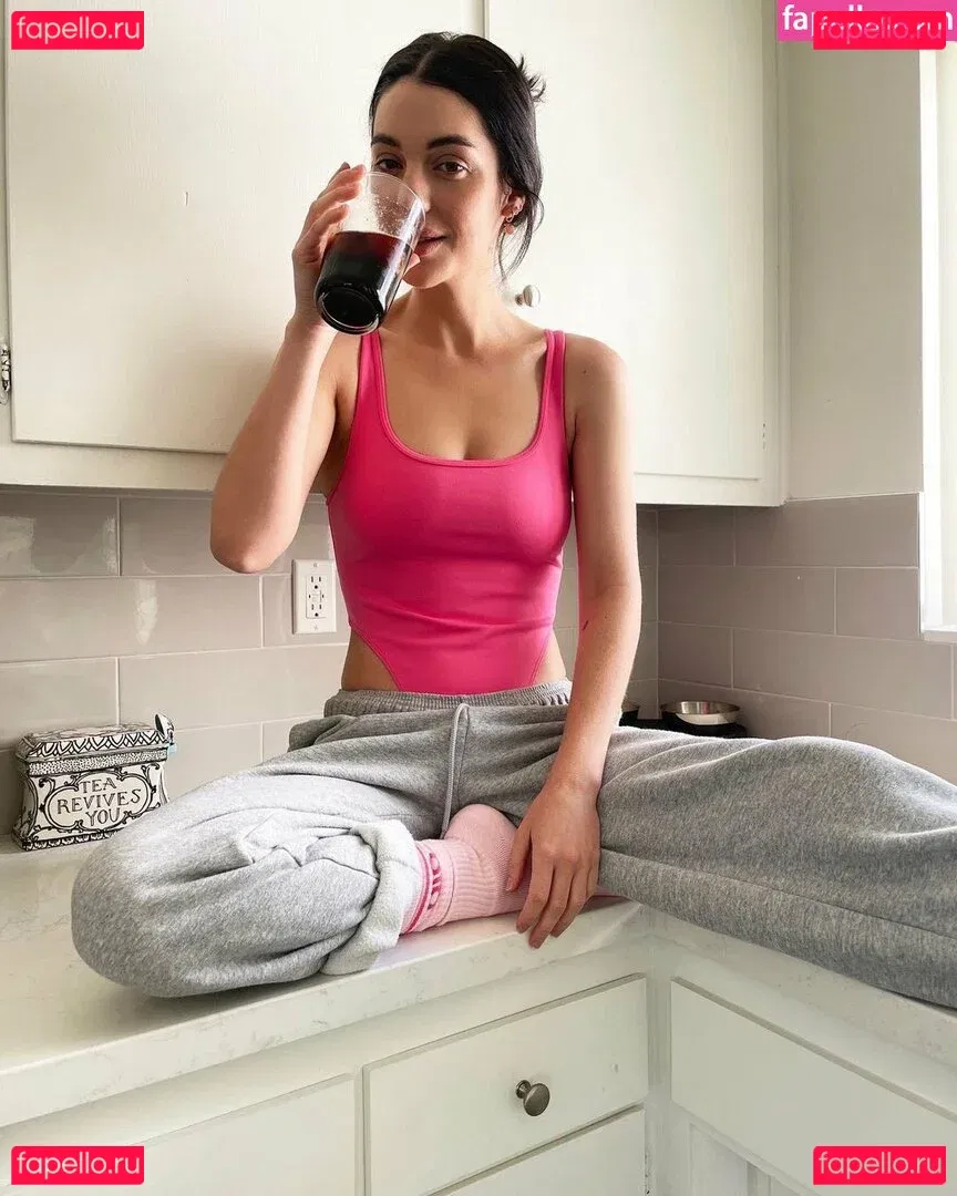 Adelaide Kane Onlyfans Photo Gallery 