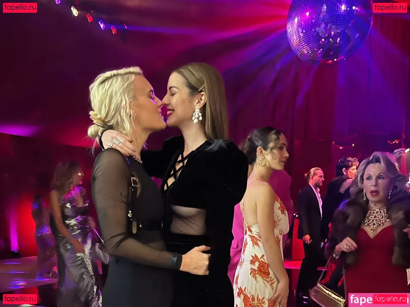 Adelaide Kane Onlyfans Photo Gallery 