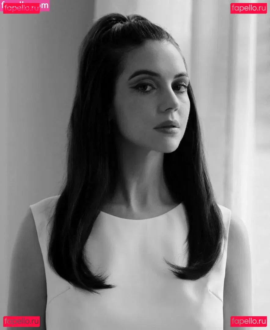 Adelaide Kane Onlyfans Photo Gallery 