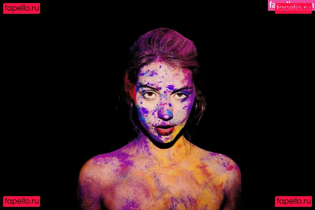 Adelaide Kane Onlyfans Photo Gallery 