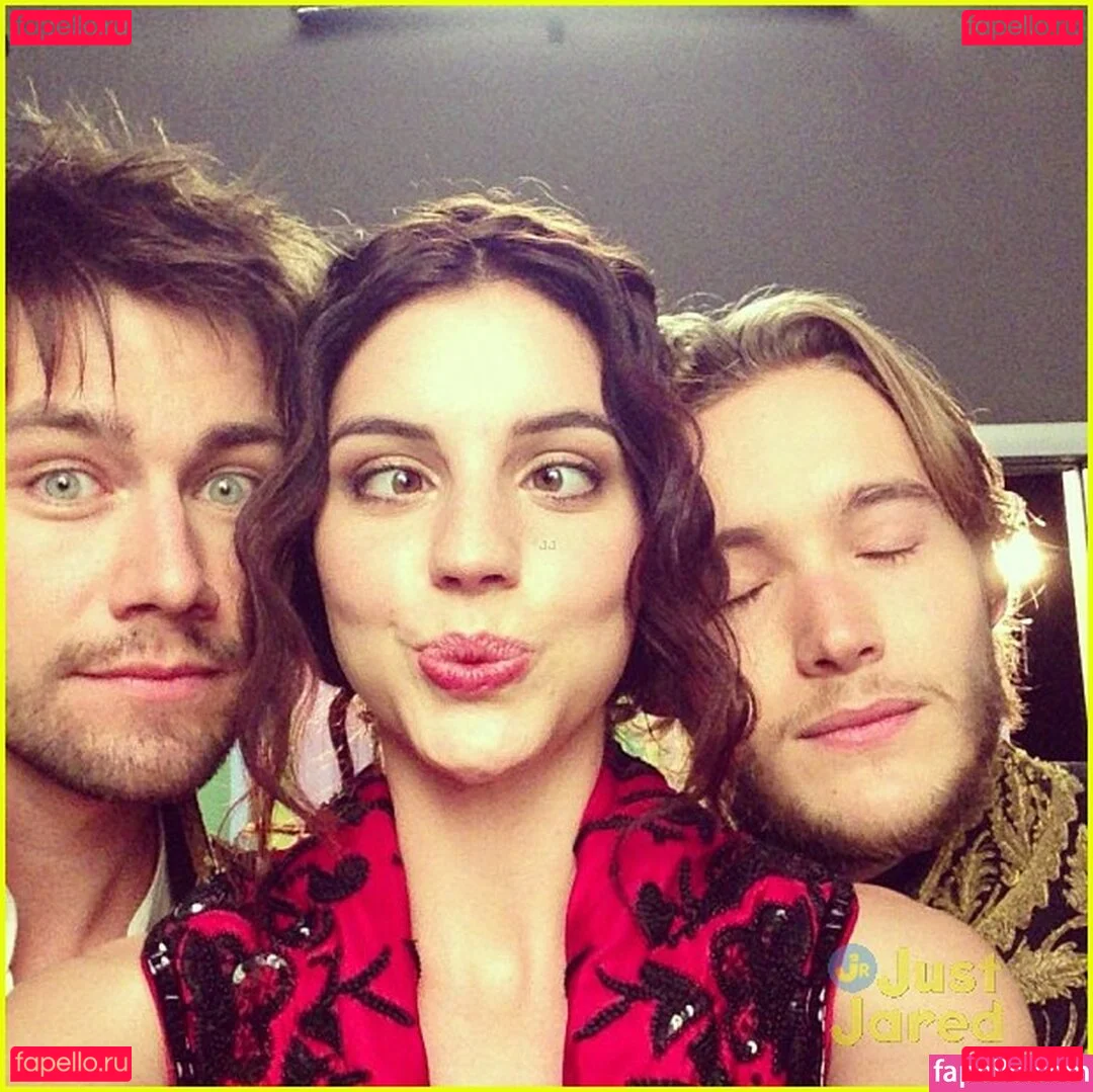 Adelaide Kane Onlyfans Photo Gallery 