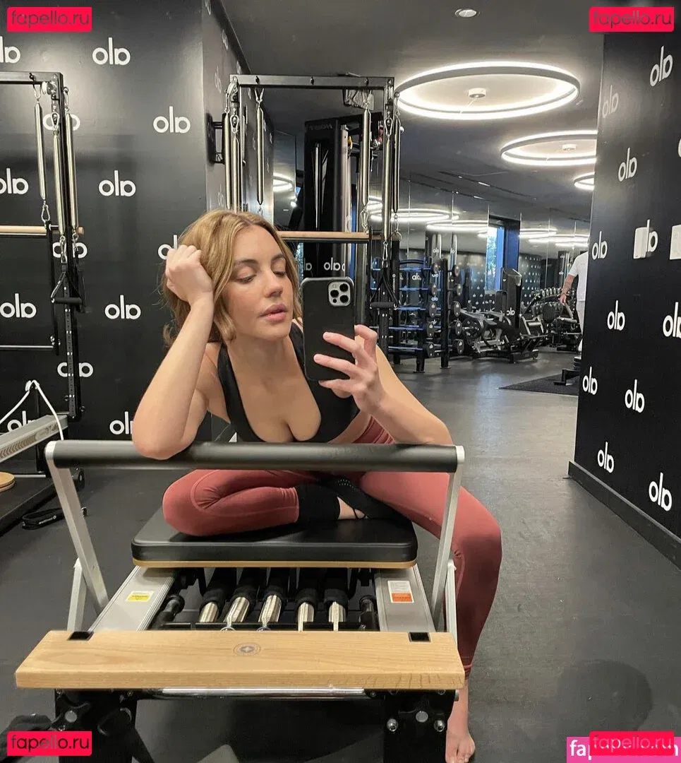 Adelaide Kane Onlyfans Photo Gallery 