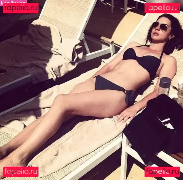 Adelaide Kane Onlyfans Photo Gallery 