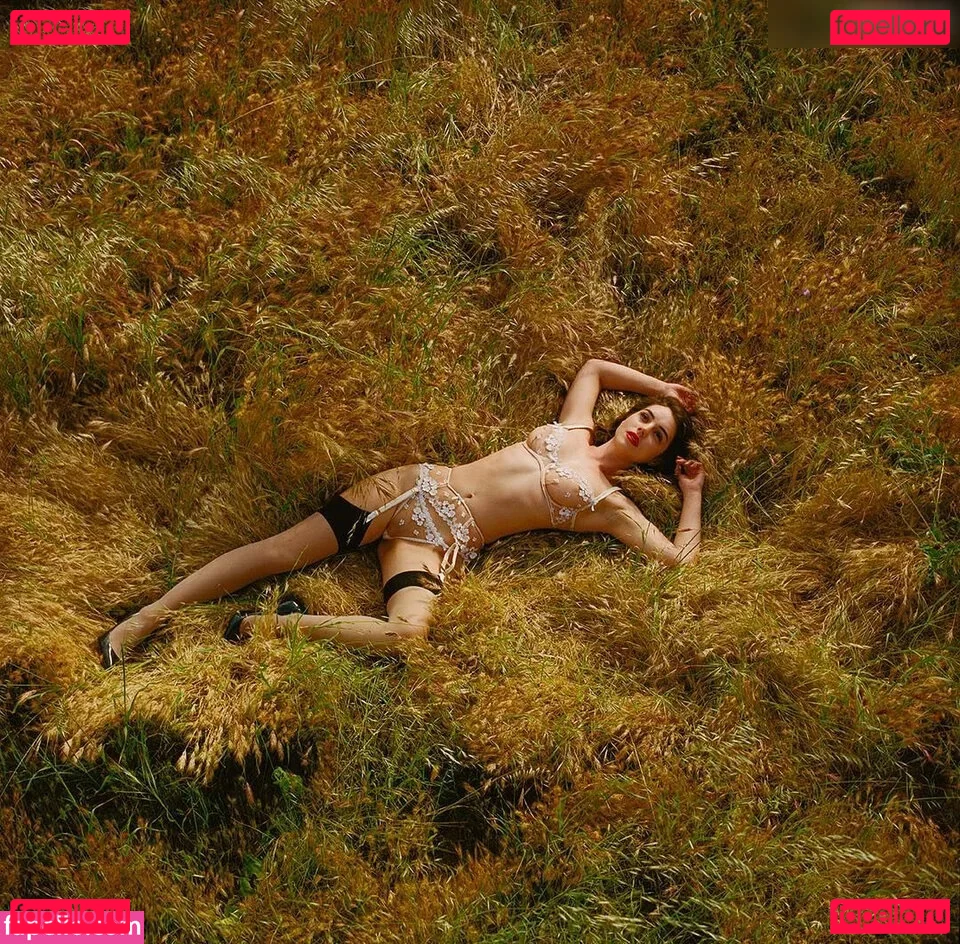 Adelaide Kane Onlyfans Photo Gallery 