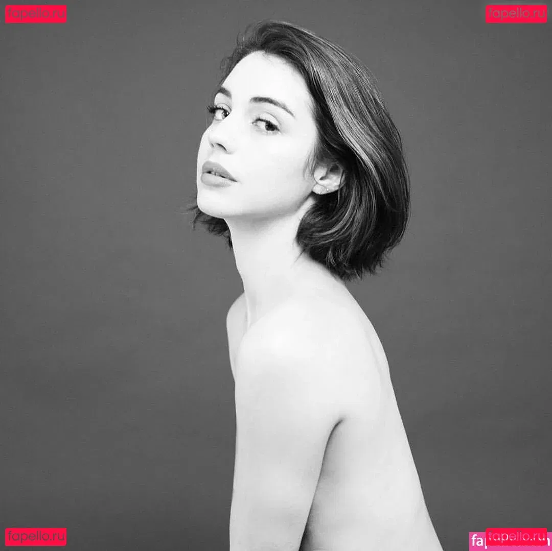 Adelaide Kane Onlyfans Photo Gallery 