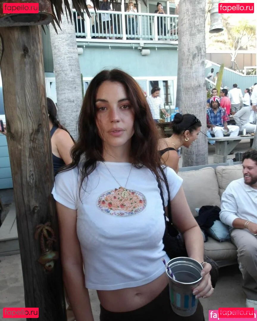 Adelaide Kane Onlyfans Photo Gallery 