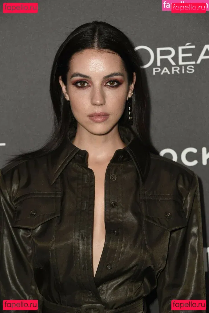Adelaide Kane Onlyfans Photo Gallery 