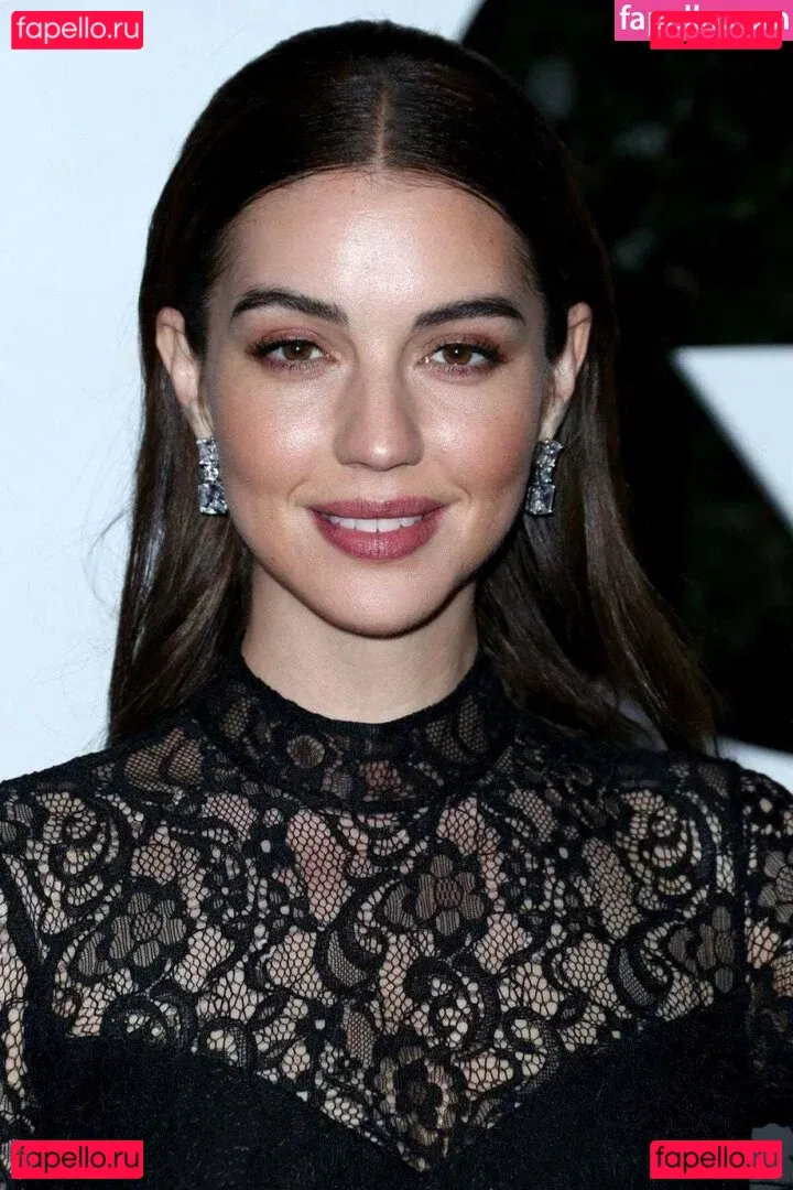 Adelaide Kane Onlyfans Photo Gallery 