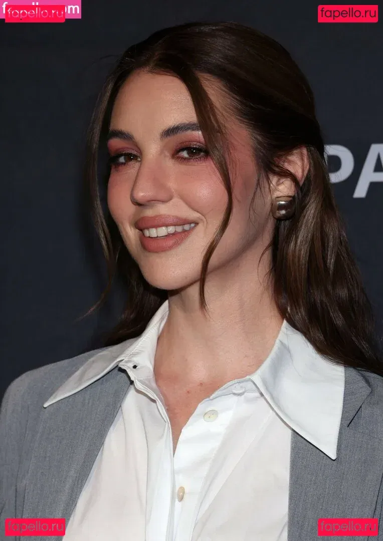 Adelaide Kane Onlyfans Photo Gallery 