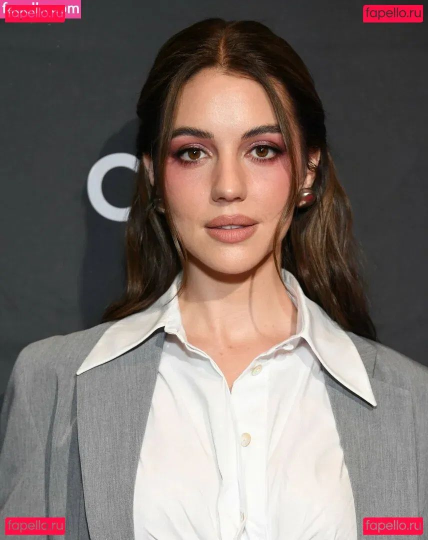 Adelaide Kane Onlyfans Photo Gallery 