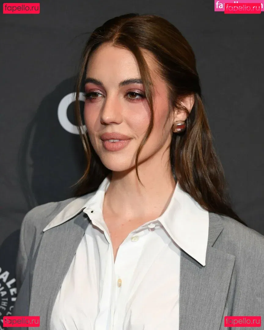 Adelaide Kane Onlyfans Photo Gallery 