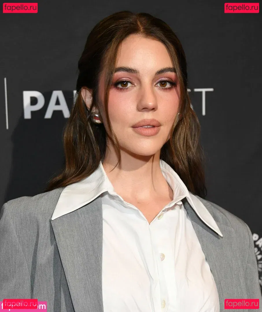 Adelaide Kane Onlyfans Photo Gallery 