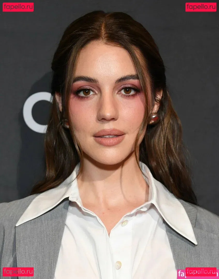Adelaide Kane Onlyfans Photo Gallery 