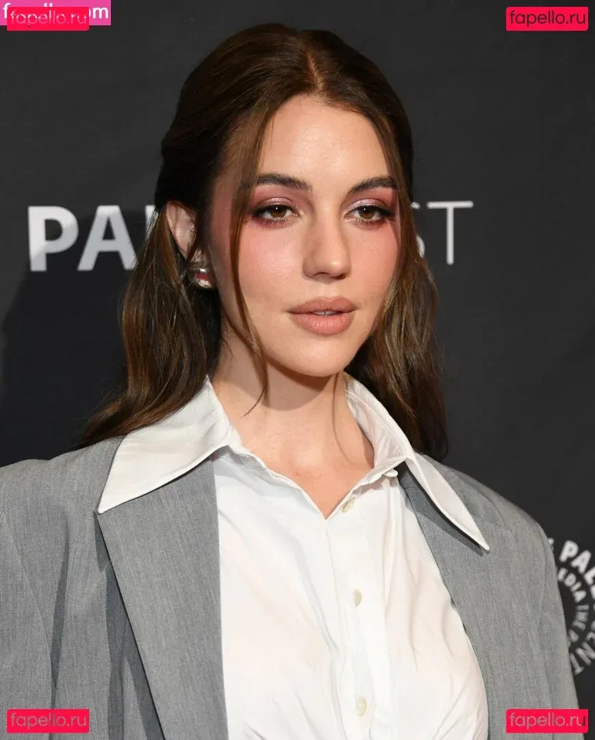 Adelaide Kane Onlyfans Photo Gallery 