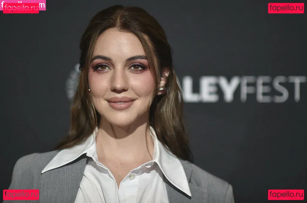 Adelaide Kane Onlyfans Photo Gallery 