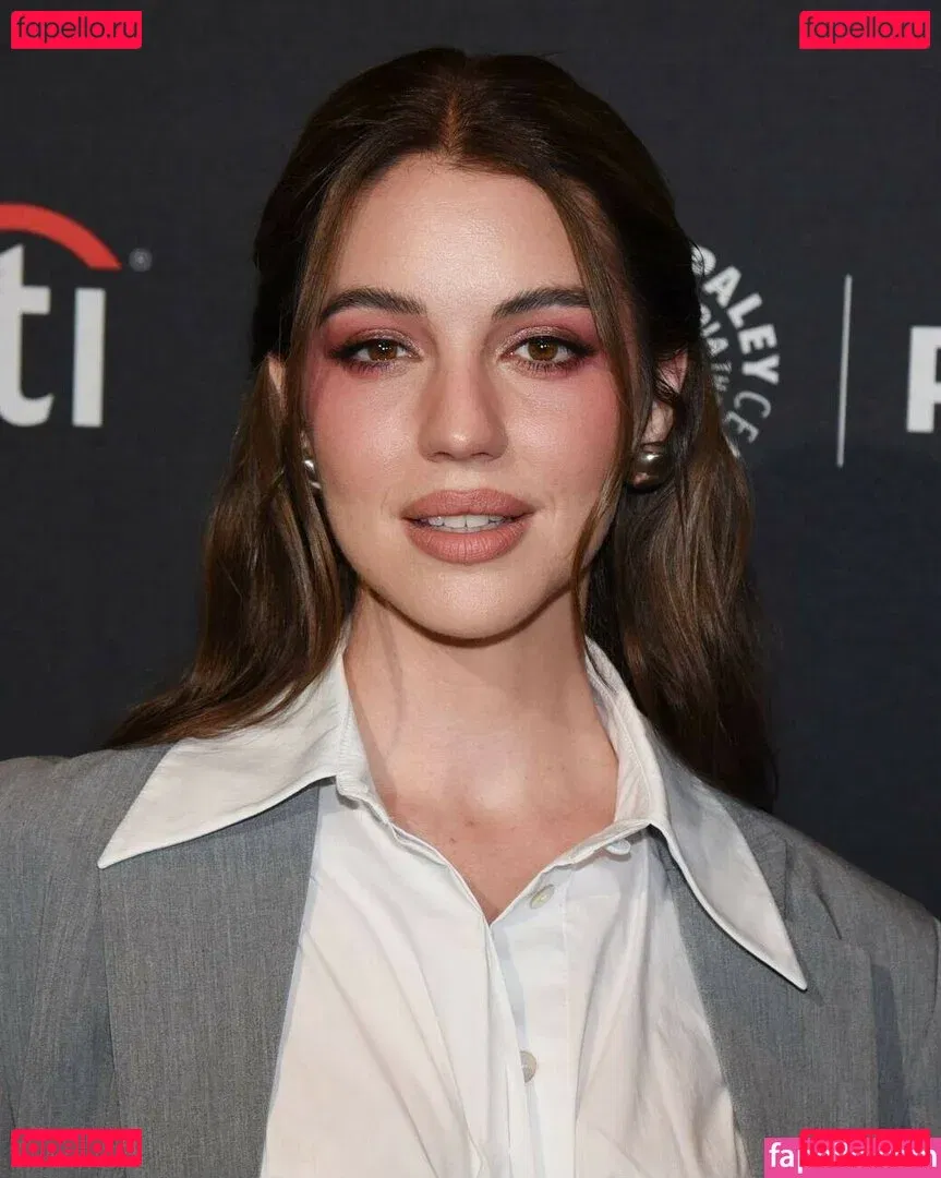 Adelaide Kane Onlyfans Photo Gallery 